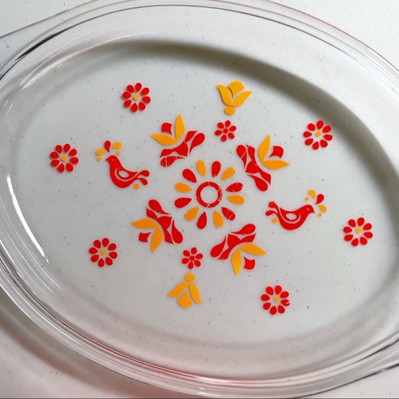 Vintage Pyrex Friendship 2.5 QT Casserole Dish - Picture 7 of 9